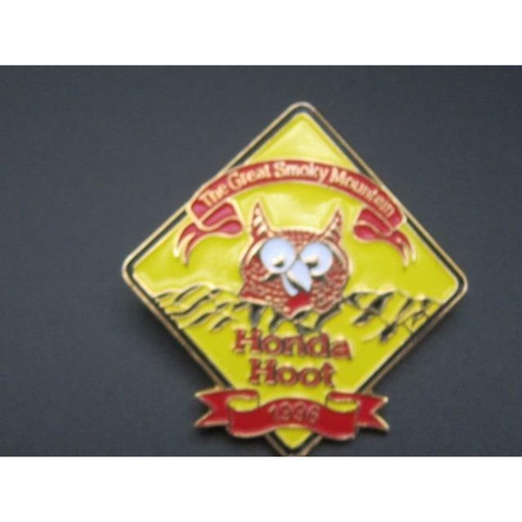 Honda Hoot pin The Great Smoky Mountain Motorcycle Rally 1996 jacket vest Mint - Picture 1 of 7